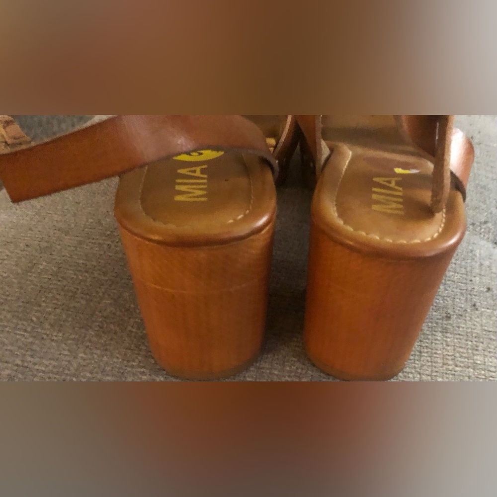 MIA Susan platform clogs in brown crisscross straps and an ankle buckle Size 9 - Picture 3 of 4